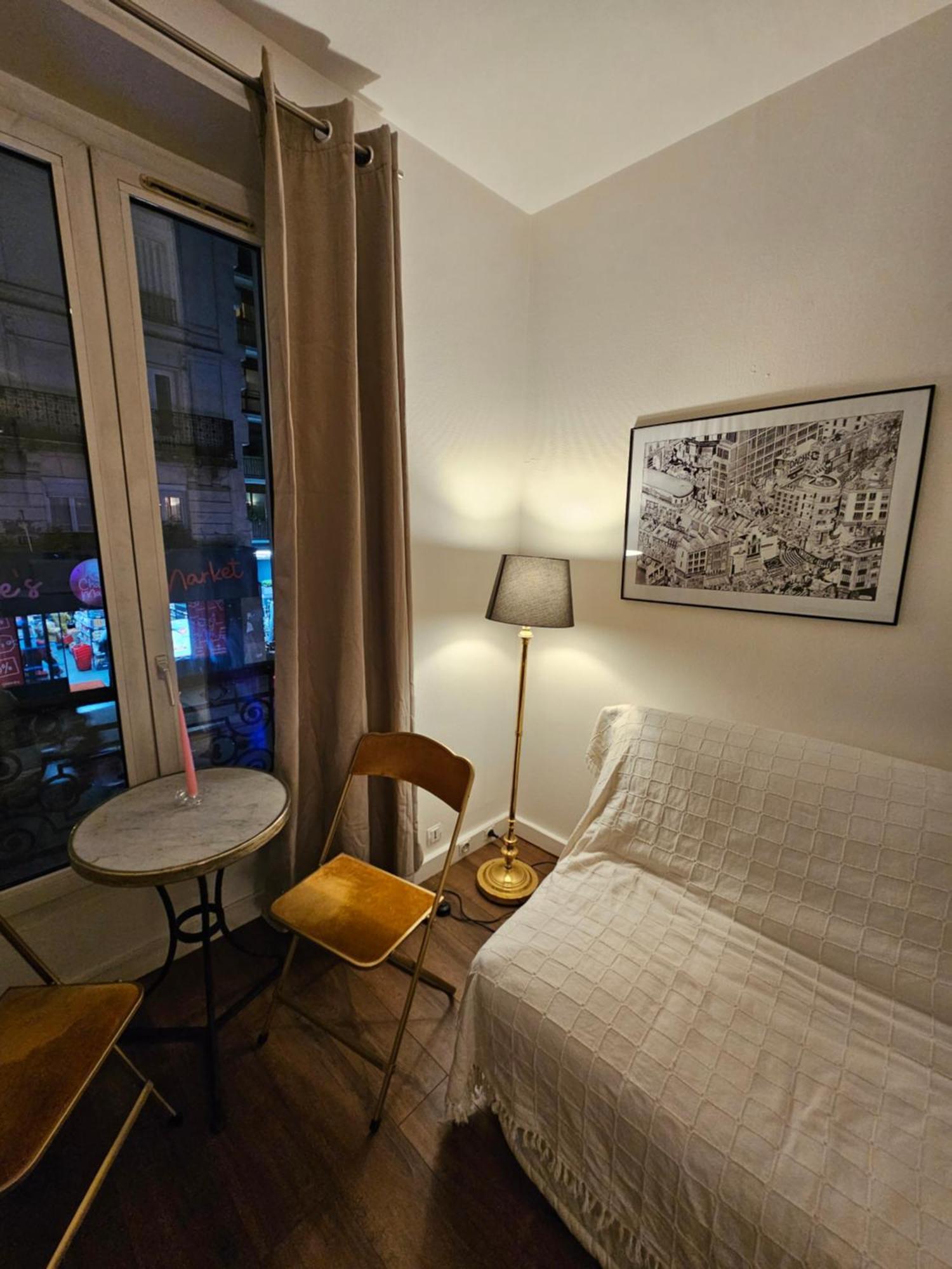 Apartment Menilmontant 2 Pers *